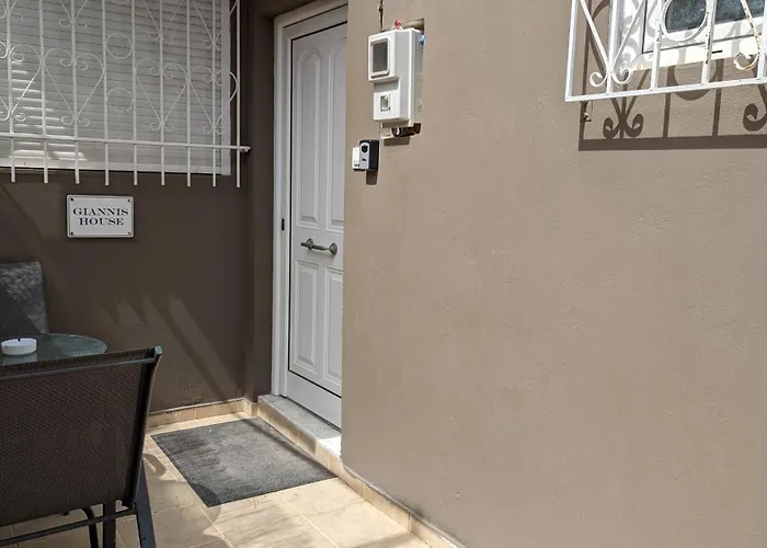 בית נופש Giannis House *
