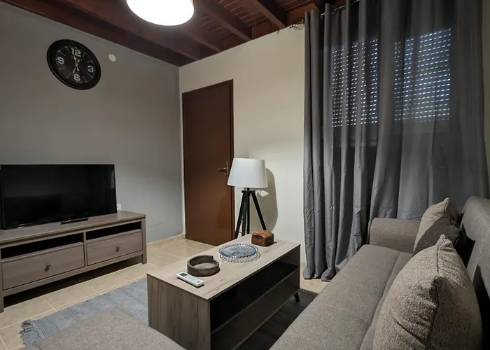 Giannis House