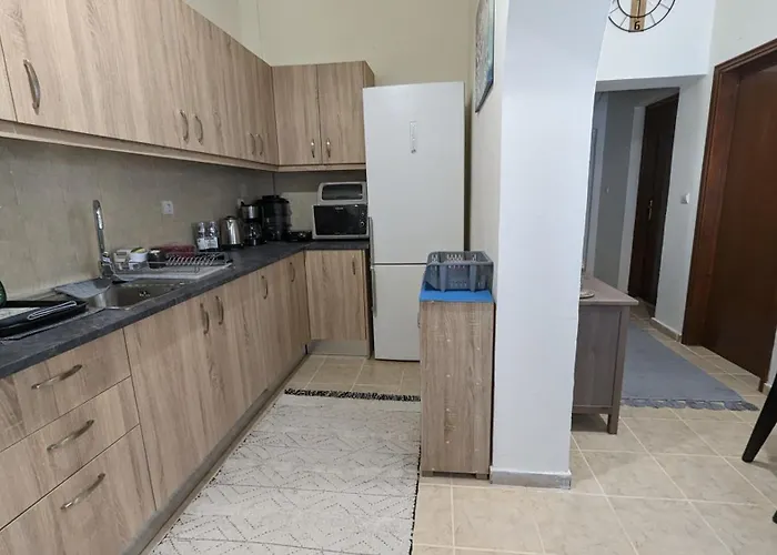 Giannis House